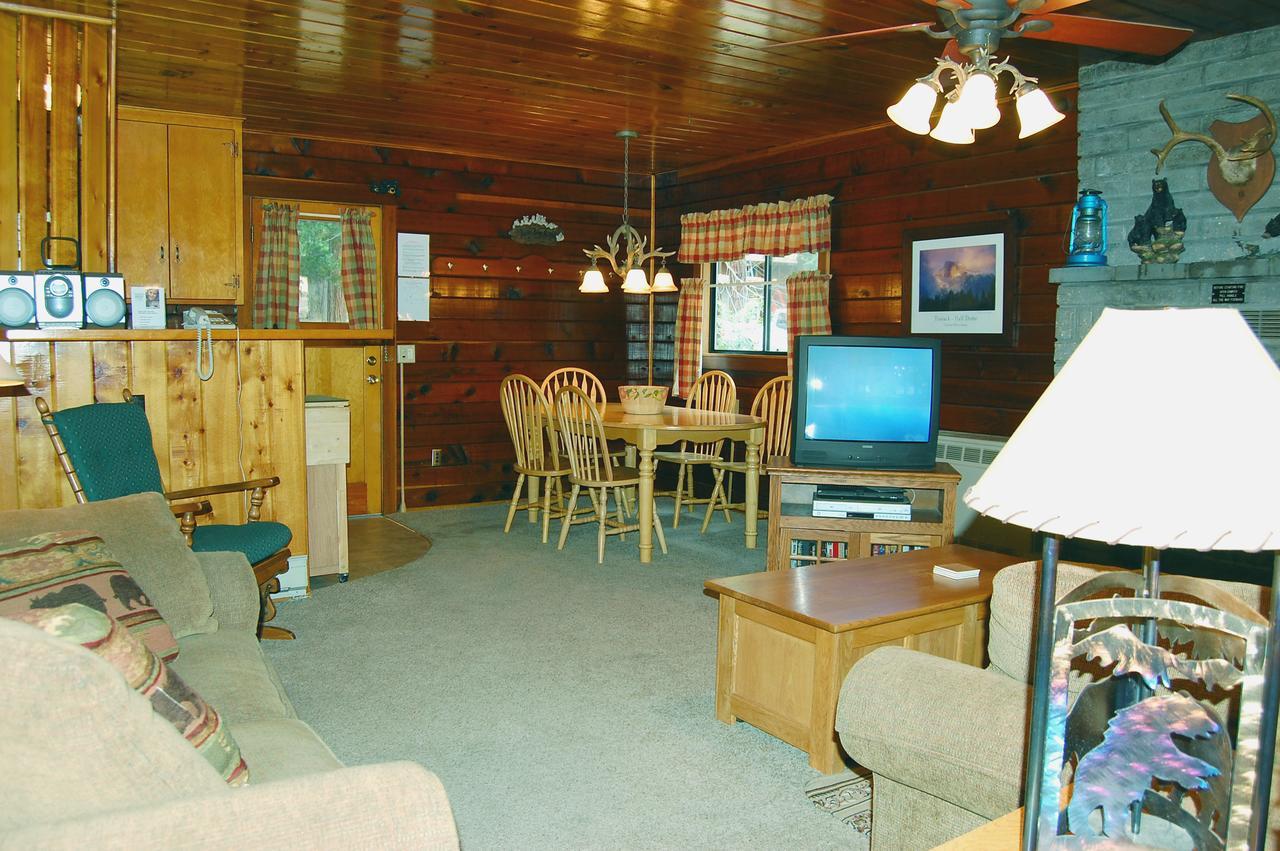 35 Cubbys Den Villa Wawona Ruang foto