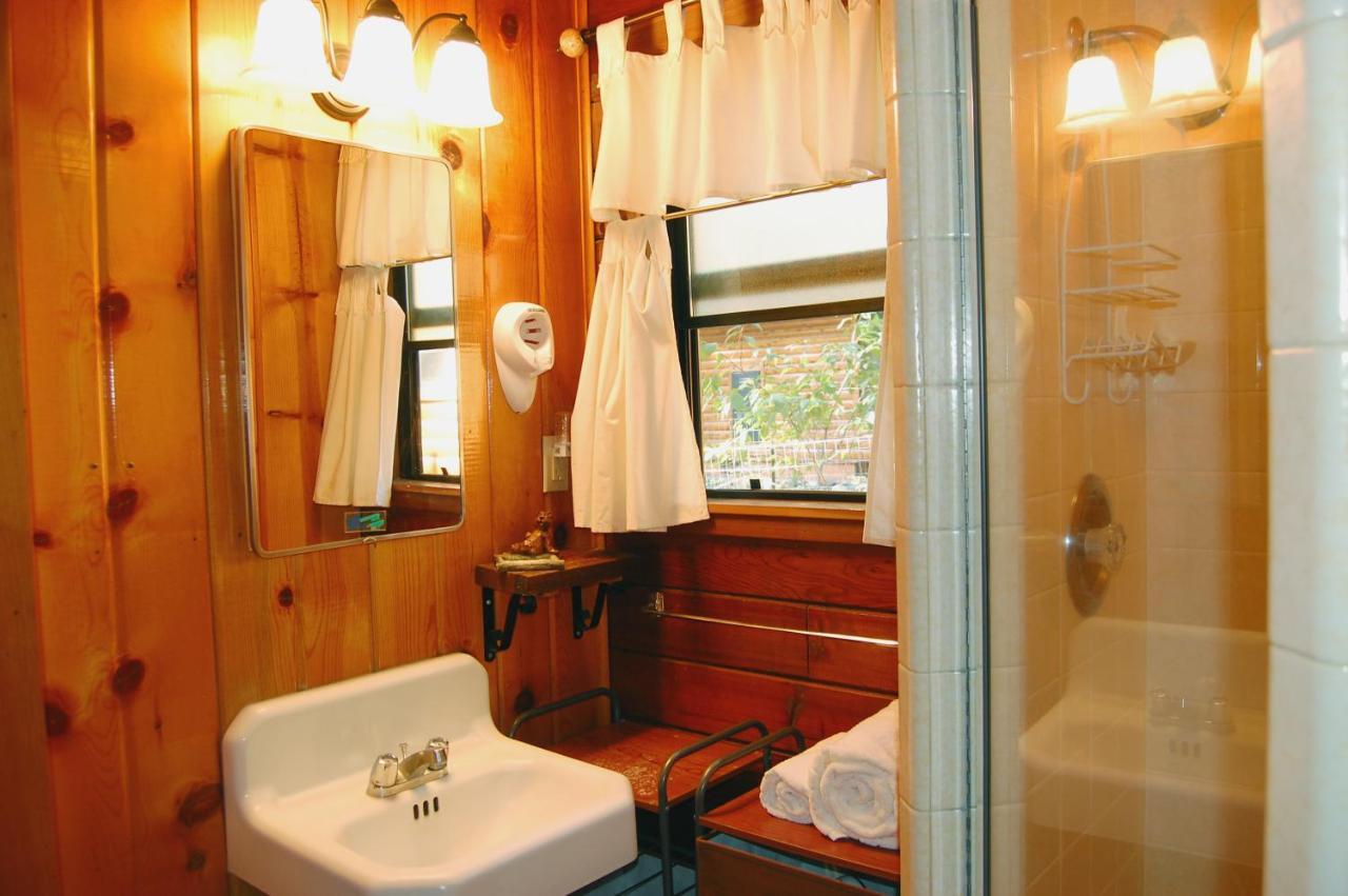 35 Cubbys Den Villa Wawona Ruang foto